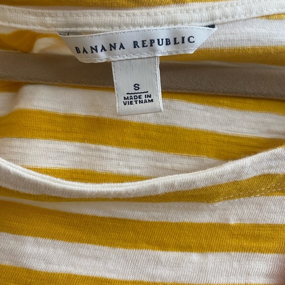 Banana Republic Striped Yellow shirt. Size Small. In great condition! - Picture 3 of 3